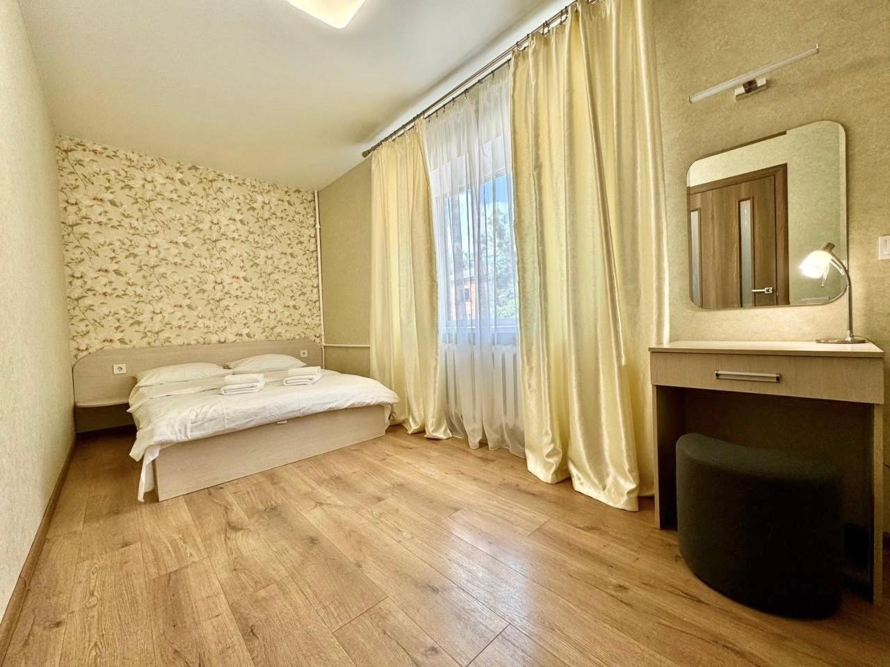 Apartpoltava Витончені Апартаменти Біля Лялькового Театру, Звітна Документація Для Відрядження, Банківський Чек Eksteriør bilde